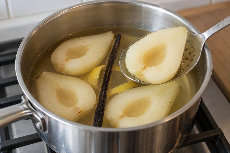 Pocher pærerne til de er møre – Pocherede pærer med vanilje og citron