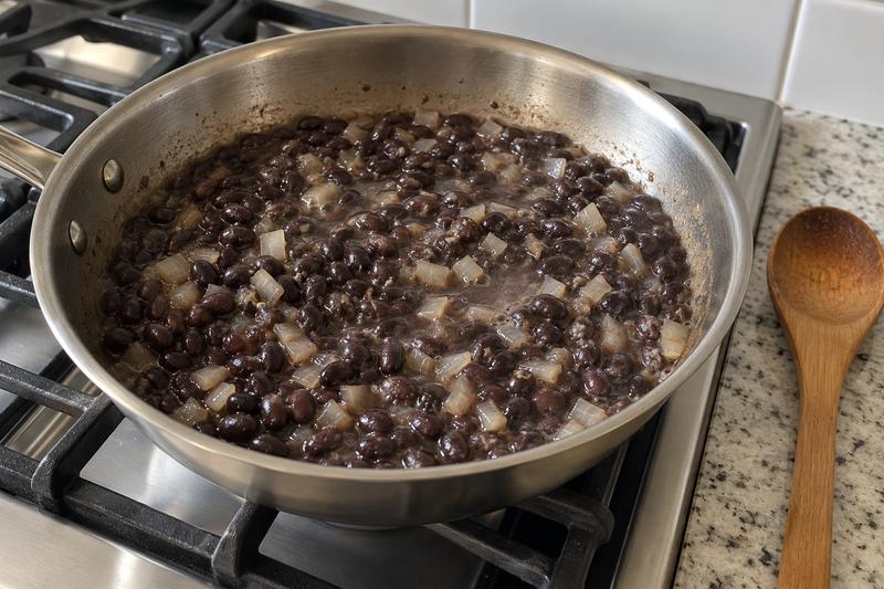 Lad bønnerne simre – Refried beans med sorte bønner